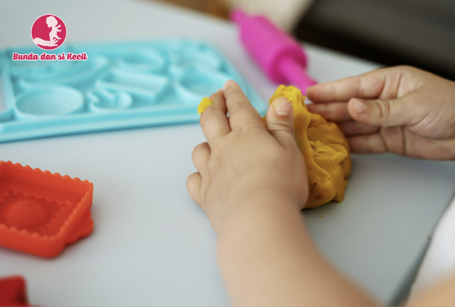 Panduan Sensory Play untuk Bayi Berdasarkan Usia